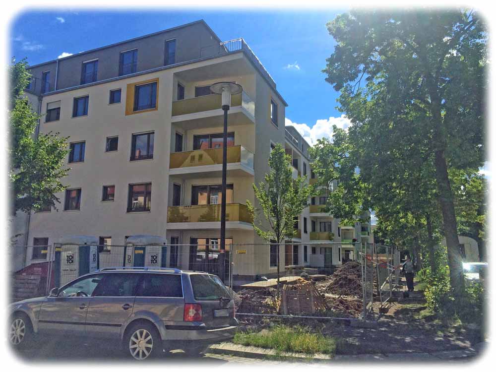 Nachher: An der Lauensteiner und Zinnwalder Straße sind Wohnhäuser entstanden, der dritte Neubau steht kurz vor dem Abschluss. Foto: Heiko Weckbrodt Foto: Heiko Weckbrodt