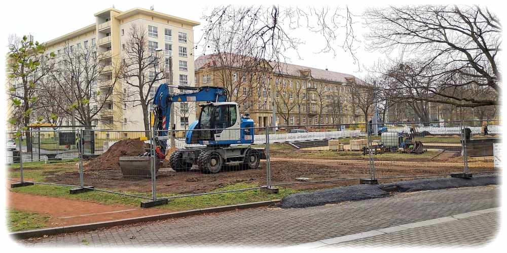 Arbeiter gestalten die Wege auf dem Königsheimplatz in Dresden-Blasewitz um. Foto: Ralf Dießelmann