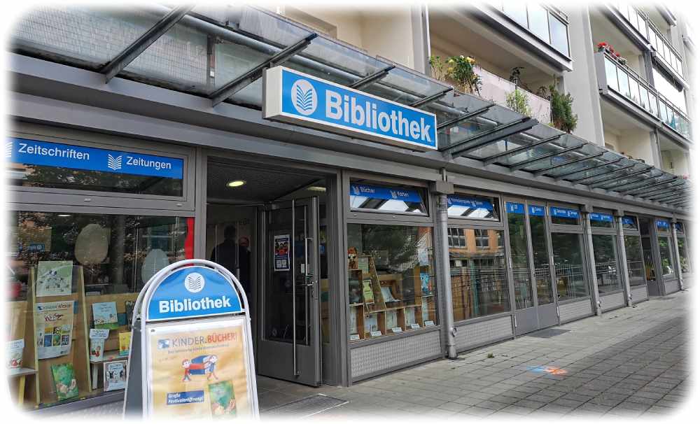 Die Bibliothek Gruna ist - anders als es die Postadresse nahelegt - an der Ladenpassage am Bielatalweg zwischen Zwingli- und Papsdorfer Straße. Foto: Heiko Weckbrodt