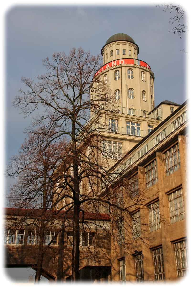 Der Ernemann-Turm ist das Wahrzeichen der Technische Sammlungen Dresden in Striesen. Foto: Heiko Weckbrodt