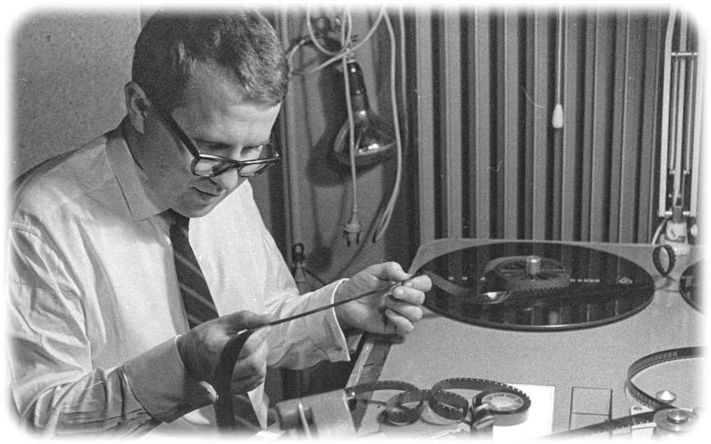 Jochen Euscher an seinem Schneidetisch, ca. 1966. Foto aus: DIAF, Nachlass Euscher