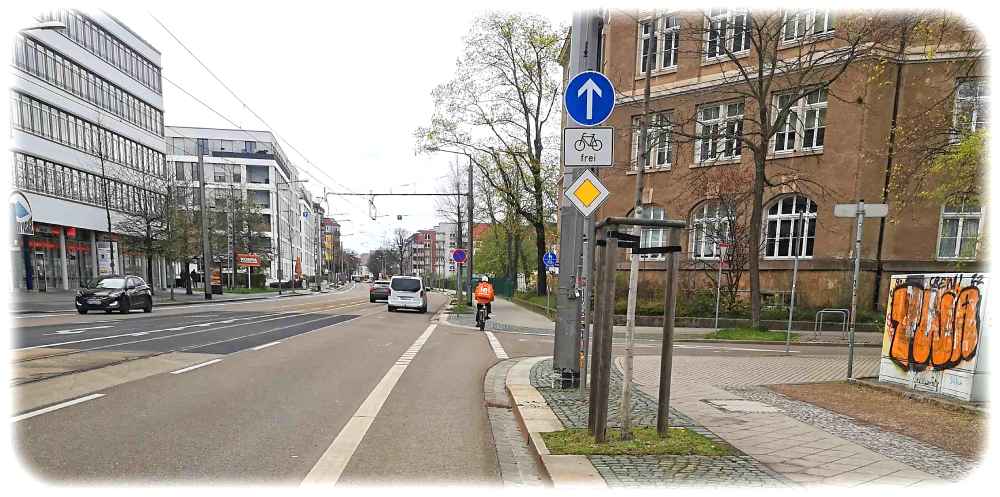 An einigen Kreuzungen wie hier am Polandplatz sind die Radwege auf der Schandauer Straße noch nicht rot bemalt. Das will die Stadt nun nachholen. Foto: Heiko Weckbrodt