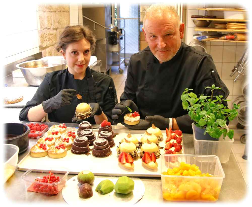 Sie leiten die Konditorei im Café Toscana : Konditorin Theresa Arndt und Konditormeister Jörg Eisold. Theresa Arndt hatte bei Jörg Eisold gelernt und absolviert jetzt selbst einen Meisterlehrgang. Foto Sabine Mutschke