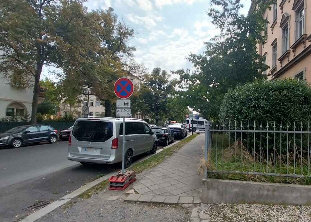 Am 1. September 2025 beginnt der Umbau der Kreuzung von Bärensteiner und Kipsdorfer Straße in Striesen. Während der Arbeiten fallen Parkplätze weg, außerdem gibt es wechselnde Straßensperrungen für Autos. Foto: Heiko Weckbrodt