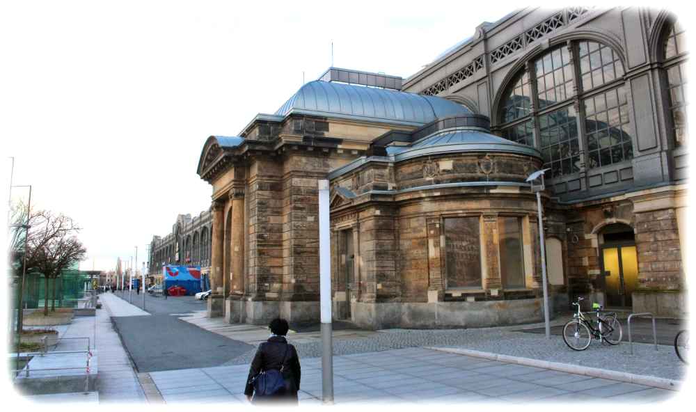 Der Königspavillon soll für den Übergang zwischen dem künftigen Fernbus-Bahnhof und den Ferngleisen im Hauptbahnhof sorgen. Früher beherbergte er das Hauptbahnhof-Kino. Archivfoto (2016): Heiko Weckbrodt