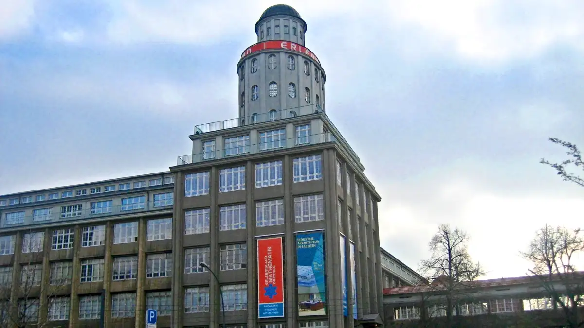 Die Technischen Sammlungen Dresden befinden sich in den ehemaligen Ernemann-Kamerawerken, die später zu Pentacon gehörten. Foto: Heiko Weckbrodt