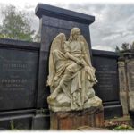 Auch die Familie Ahrenfeldt wählte den trauerenden Engel als Motiv für ihre letzte Ruhestätte auf dem Johannisfriedhof Dresden. Foto: Heiko Weckbrodt